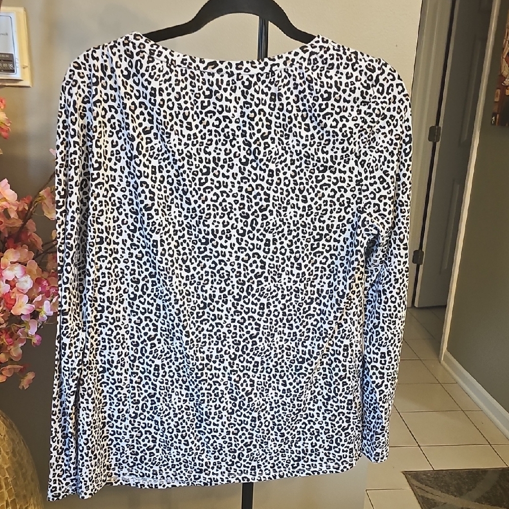 LOFT Black and White Animal Print Top - Picture 3 of 5